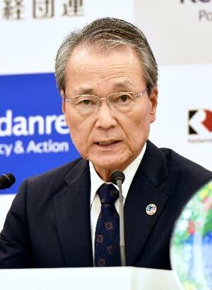 記者会見する経団連の筒井義信会長=6日午後、東京都千代田区