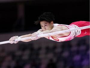 男子予選 橋本大輝の鉄棒=ジャカルタ(共同)