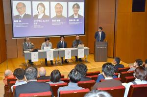 参加経験者がCOPについて語ったパネルトーク=新潟市中央区東大通1のマルタケビル