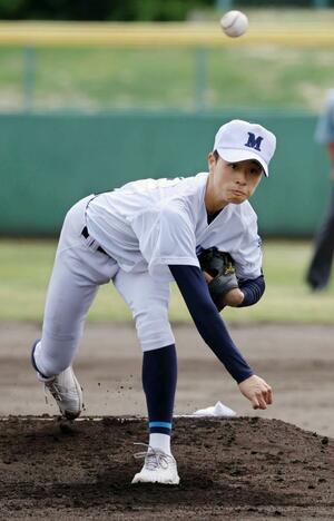 先発した六日町の岡﨑來=5月5日 新発田市五十公野公園野球場