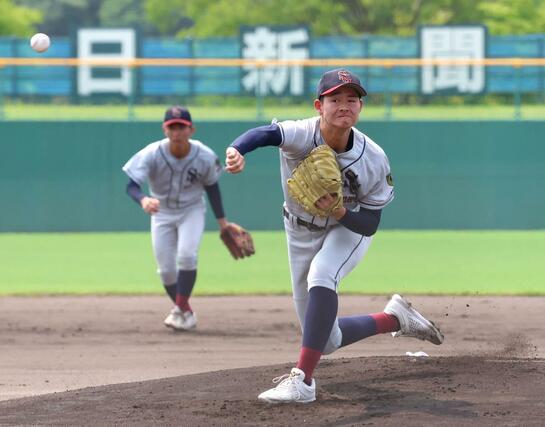巻－関根学園　巻を零封した関根学園の主戦佐伯大和＝柏崎市佐藤池