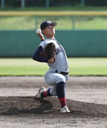 中越－新発田　５回表に登板し２者連続で三振を奪った中越の橋本碧羽＝９月１９日、新発田市五十公野