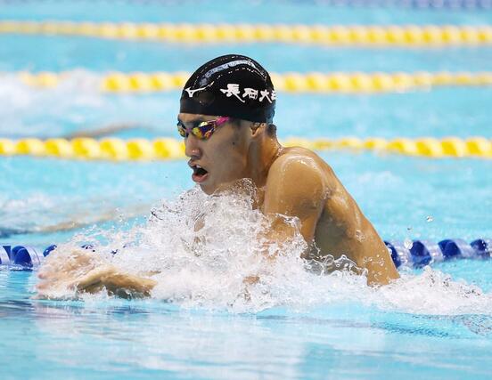 全国高校総体水泳　競泳男子２００メートル個人メドレー決勝　２位だった根岸歩夢（長岡大手）の平泳ぎ＝８月１７日、広島市東区のひろしんビッグウェーブ