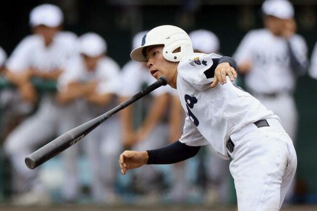 小千谷－新発田農　７回小千谷１死、浅井優吾が２本目の安打を放つ＝新発田市五十公野運動公園野球場