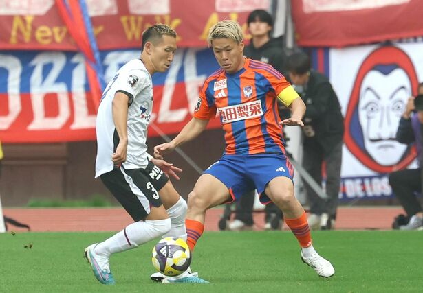 新潟-FC東京 後半、守備をする堀米悠斗(31)=ビッグスワン