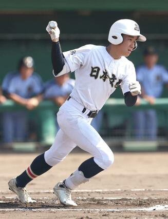 日本文理－高岡第一　日本文理６回２死一、三塁、吉田流太が適時打を放ち、５－１＝高岡西部総合公園野球場