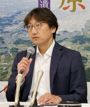 記者会見する文化庁文化遺産国際協力室の則本浩佑室長=13日午後、奈良県橿原市