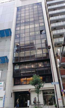 「絆ホールディングス」が入るビル=10月、大阪市