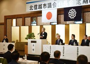 長岡市で10年ぶりに開かれた北信越市議会議長会の定期総会=15日
