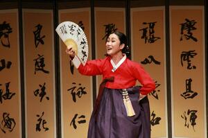 パンソリライブに出演する安聖民さん