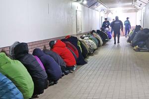 弾道ミサイルの発射を想定した訓練で、地下横断歩道に避難して身をかがめる住民=6日、妙高市関山