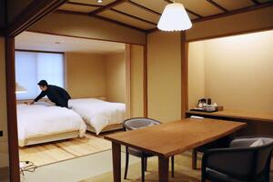 古町地区にオープンする分散型ホテル「ＮＩＰＰＯＮＩＡ　新潟古町　花街」の一室＝９日、新潟市中央区古町通９