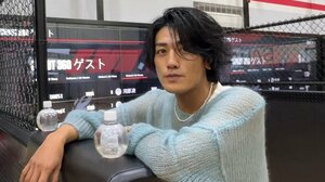 『メシドラ　兼近＆真之介のグルメドライブ』に出演する赤西仁（C）日本テレビ