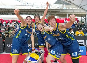海外勢とのプレーオフで準優勝に輝いた三条ビーターズの女子チーム=大阪市(3x3.EXE PREMIER提供)