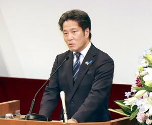 「拉致問題を考える国民の集い」で早期解決を訴える横田哲也さん=10月26日、青森市
