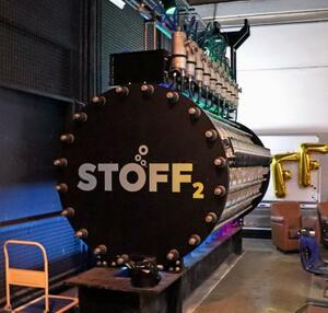 「STOFF2」が公開した亜鉛を利用してエネルギーを蓄え、必要時に水素の形で取り出せる装置の試作機=9月、ベルリン(共同)