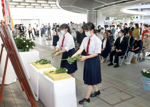 原爆被害者に祈りをささげた追悼式=8月6日、新潟市中央区