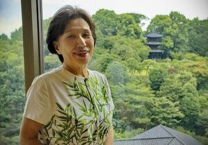 インタビューに答える田中真紀子元外相