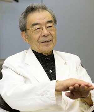 インタビューに答える堀田力さん
