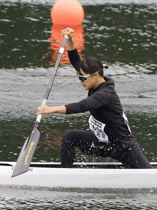 成年女子カヌースプリント・カナディアンシングル（２００メートル）決勝　５位入賞した沖野星（東女体大学）＝佐賀市