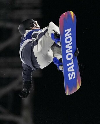 男子ハーフパイプ決勝　演技する山田琉聖＝リビーニョ（共同）