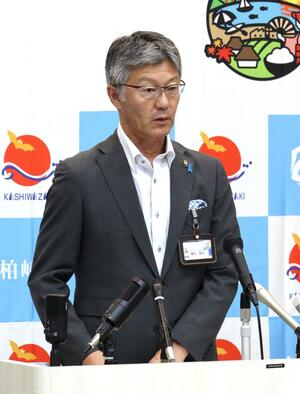 定例会見をする柏崎市の桜井雅浩市長=7月3日、柏崎市役所