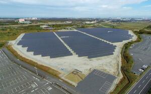 県営北新潟太陽光発電所=新潟市北区(県提供)