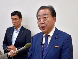 宇都宮市で取材に応じる立憲民主党の野田代表=8日午後