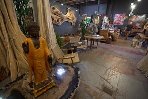 輸入家具を扱う店舗=9月29日、米カリフォルニア州(AP=共同)