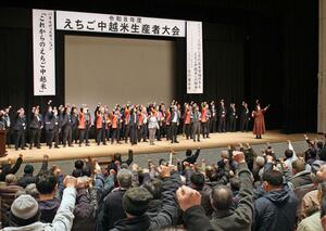 農家らがコメ作りの課題を共有した「えちご中越米生産者大会」＝長岡市幸町２