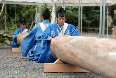 伊勢神宮　内宮　縁起物　球根　開運 伊勢神宮で「木造始祭」 式年遷宮へ作業の安全祈る | 新潟日報