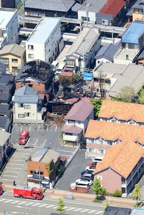 愛宕神社など複数の建物に被害が出た火災現場=5月7日、新潟市中央区古町通2