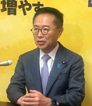 記者会見する国民民主党の古川国対委員長=27日午前、国会
