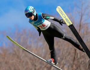 女子で優勝した伊藤有希の1回目=宮の森