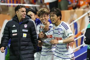 後半、FW谷口海斗(7・中央)が追加点をあげる=ハワイアンズスタジアムいわき