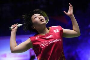 　バドミントンの世界選手権、２回戦で韓国選手と対戦する山口茜＝２７日、パリ（ＡＰ＝共同）