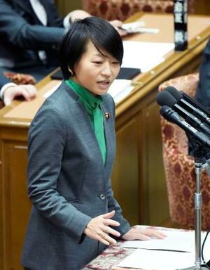 衆院予算委で質問する鈴木貴子氏(自民党・無所属の会)