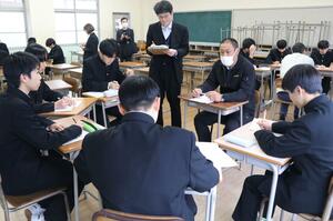 県央工業高校で開催した社長トーク=三条市東本成寺