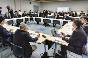 新潟県の２６年産主食用米の目標生産量を決めた県農業再生協議会＝２５日、新潟市中央区