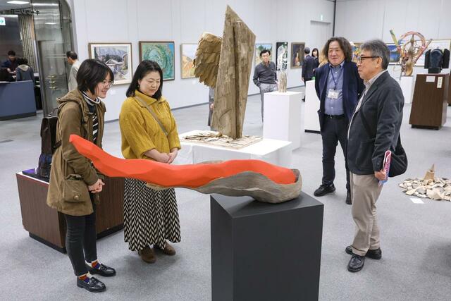 前期展が開幕した芸展＝県民会館