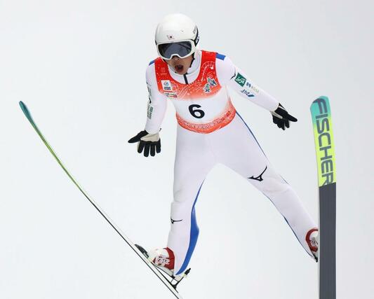 少年　前半飛躍で４位に入った竹田葵（妙高高原中）＝秋田県鹿角市