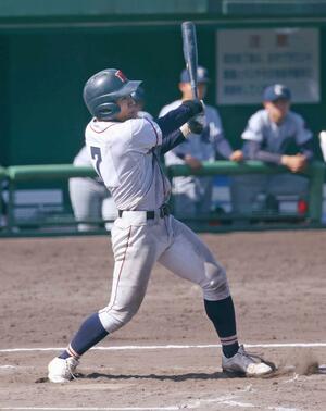 長岡工-上越総合技術 7回長岡工1死一、二塁、木村隼が逆転の2点適時三塁打を放つ=長岡市悠久山球場