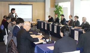 農業の担い手対策などを話し合った意見交換会＝佐渡市窪田