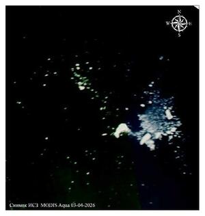 　砕けて分離する氷山「Ａ２３ａ」の衛星写真＝３日（ロシアの北極・南極学術調査研究所提供、共同）