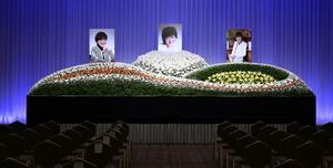 内館牧子さんのお別れの会の祭壇=5日午前、東京都内のホテル