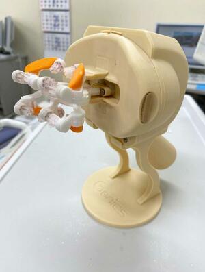 複数のブラシを装着した口腔ケアロボット