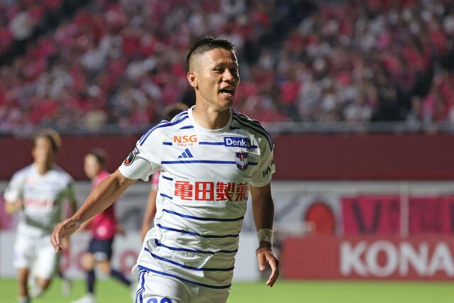 Ｃ大阪－新潟　小野裕二が２点目を決める＝ヨドコウ