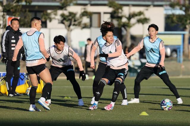 練習に取り組むＤＦ松岡敏也ら＝宮崎県都城市