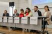 　各国の政府関係者らが南極条約協議国会議の議題について意見を交わす催し＝１０日午後、広島市
