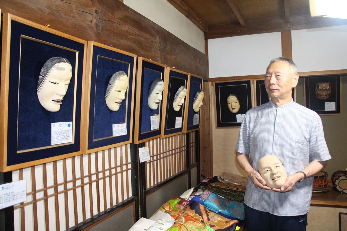 女面、サル、鬼…多彩な能面ずらり！ 新潟県五泉市で鈴木金衛さんの作品